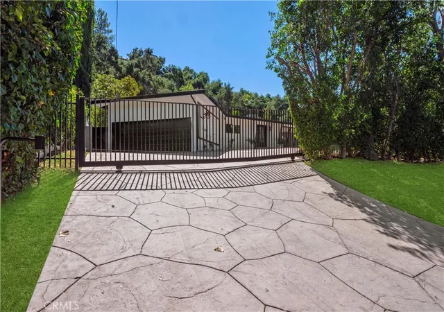 Photo 3 of Single family home for sale at 3267 Laurel Cyn Blvd, Studio City, CA 91604 | MLS# SR26144536 | Listing updated on 2026-09-21