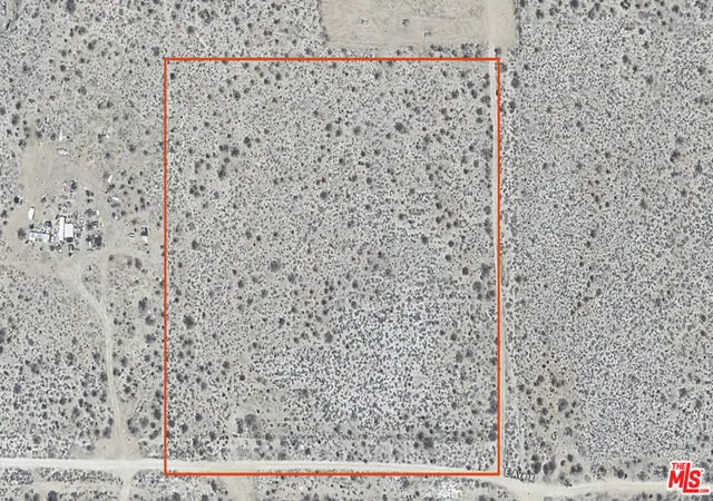 4th image of 210 Avenue X, Llano, CA 93544 | MLS# 26855583