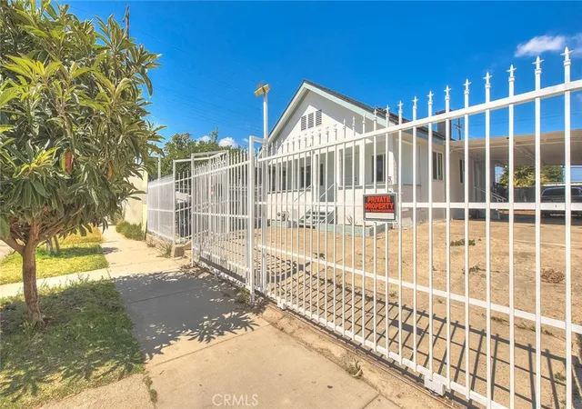 Photo 3 of Sale Pending at 5506 Holmes Ave, Los Angeles, CA 90058 | MLS# DW26145100 | Listing updated on 2026-09-25