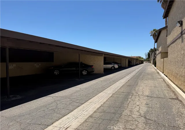 Listing Photo 2 - Condo for sale in building located at 1322 W Ave J4, Lancaster, CA 93534 - Unit #