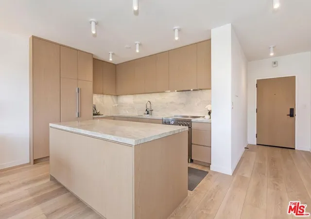 2nd image of 999 N Doheny Dr #601, West Hollywood, CA 90069 | MLS# 26855857