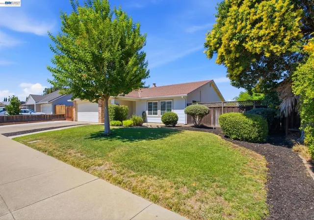 Homes for sale in Livermore, CA | 470 Yosemite Dr, Livermore, CA 94551 | MLS# 41140610