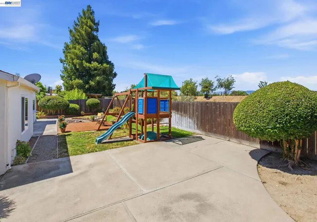 Homes for sale in Livermore, CA | 470 Yosemite Dr, Livermore, CA 94551 | MLS# 41140610