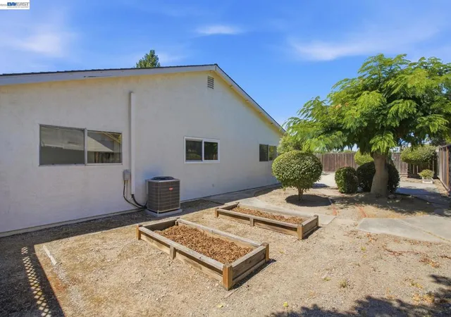 Homes for sale in Livermore, CA | 470 Yosemite Dr, Livermore, CA 94551 | MLS# 41140610
