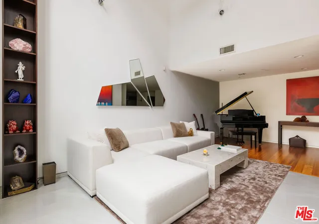 Photo 3 of Sale Pending at 825 N Kings Rd #2, West Hollywood, CA 90069 | MLS# 26853997 | Listing updated on 2026-10-03