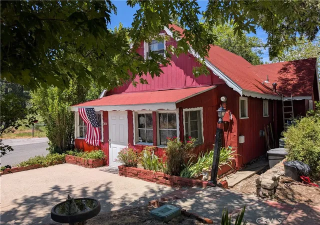 Homes for sale in Crestline, CA | 201 Spruce, Crestline, CA 92325 | MLS# CV26145981