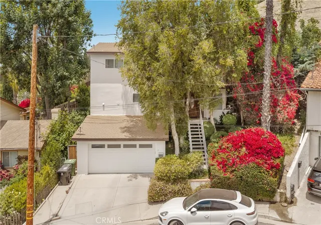 Photo 2 of Single family home for sale at 21809 Martinez, Woodland Hills, CA 91364 | MLS# SR26142157 | Listing updated on 2026-09-20