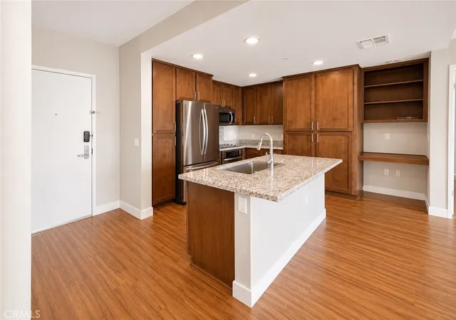 4th image of 21301 Erwin St #322, Woodland Hills, CA 91367 | MLS# SR26140429