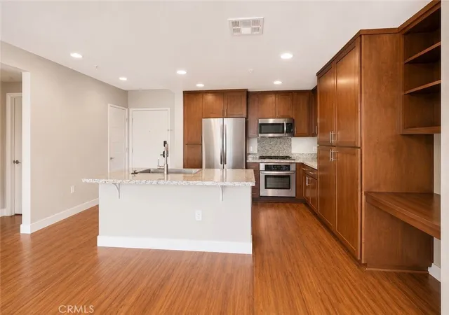 5th image of 21301 Erwin St #322, Woodland Hills, CA 91367 | MLS# SR26140429
