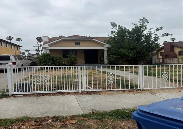 Multi family home for sale at 5425 S St Andrews, Los Angeles, CA 90062 | MLS# PV26144478