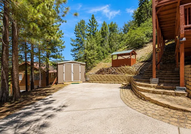 Homes for sale in Pine Mountain Club, CA | 1412 Lassen, Pine Mountain Club, CA 93222 | MLS# SR26146837