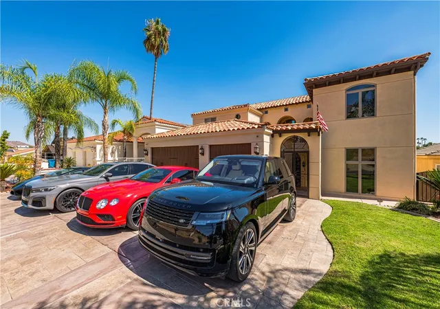 Photo 2 of Mansion for sale at 22166 W San Joaquin Dr, Canyon Lake, CA 92587 | MLS# SW26146927 | Listing updated on 2026-09-29