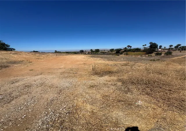 2nd image of 16070 Summit Crest Dr, Riverside, CA 92506 | MLS# IG26146903