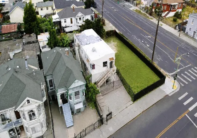4th image of 2051 23Rd Ave, Oakland, CA 94606 | MLS# 41140654