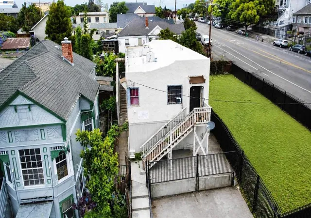 5th image of 2051 23Rd Ave, Oakland, CA 94606 | MLS# 41140654