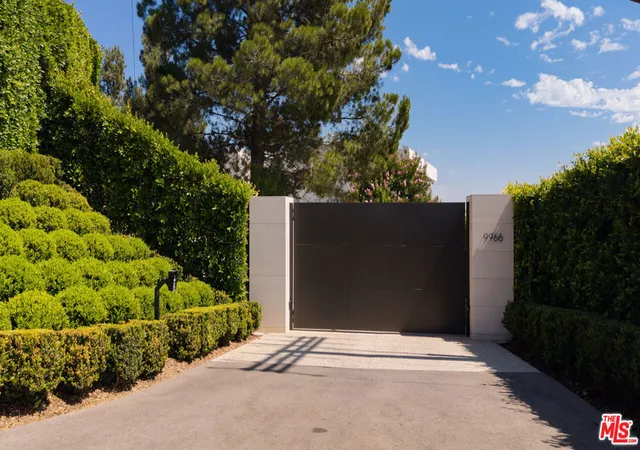 Photo 3 of Mansion for sale at 9966 Beverly Grv Dr, Beverly Hills, CA 90210 | MLS# 26854013 | Listing updated on 2026-09-10