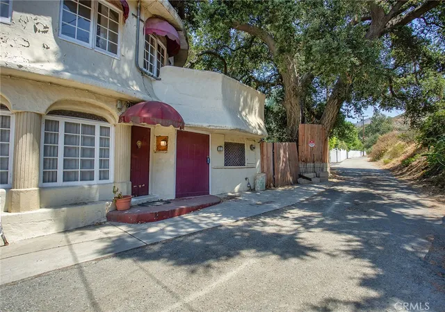 Photo 3 of Single family home for sale at 8618 La Tuna Cyn Rd, Sun Valley, CA 91352 | MLS# BB26144298 | Listing updated on 2026-09-23