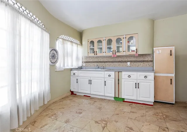 Photo 3 of Single family home for sale at 8618 La Tuna Cyn Rd, Sun Valley, CA 91352 | MLS# BB26144298 | Listing updated on 2026-09-23