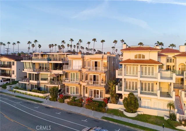 Townhouse for sale at 814 Esplanade #A, Redondo Beach, CA 90277 | MLS# SB26146387