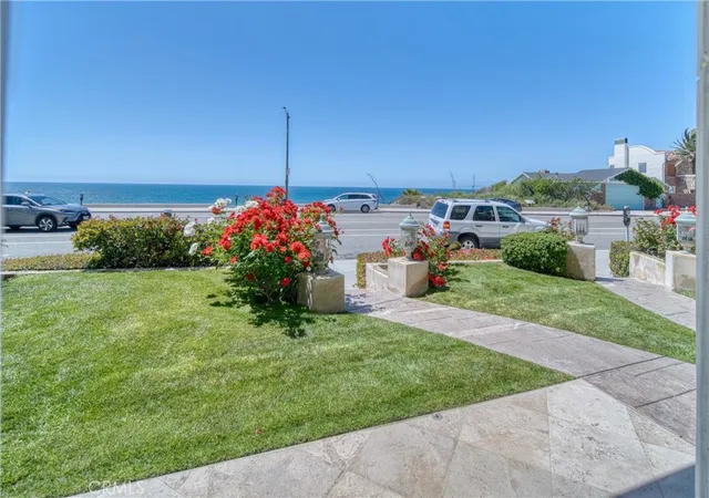 Photo 3 of Townhouse for sale at 814 Esplanade #A, Redondo Beach, CA 90277 | MLS# SB26146387 | Listing updated on 2026-10-02
