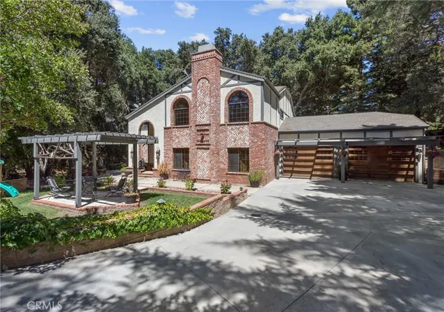 Photo 2 of Single family home for sale at 13515 Oak Mountain, Yucaipa, CA 92399 | MLS# IV26145190 | Listing updated on 2026-09-27