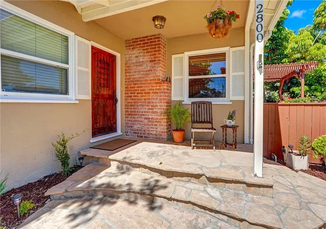 Photo 3 of Sale Pending at 2800 Jolley Dr, Burbank, CA 91504 | MLS# SR26147583 | Listing updated on 2026-10-05
