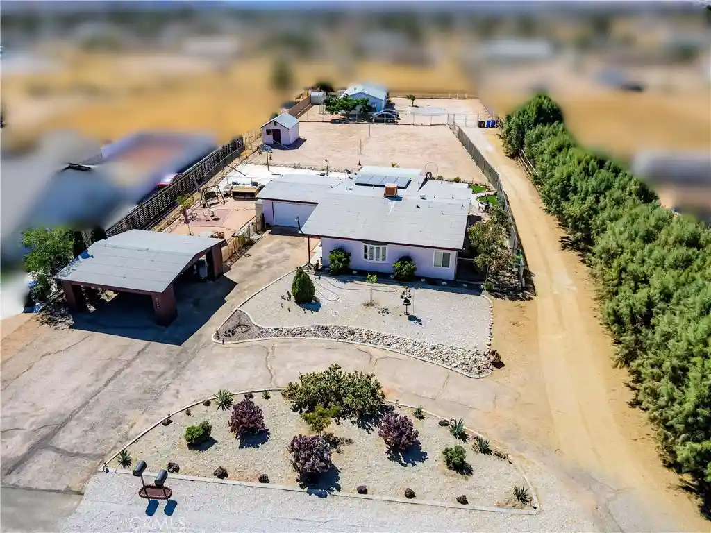 Listing Photo 4 - Condo for sale in building located at 14121 Lakota, Apple Valley, CA 92307
