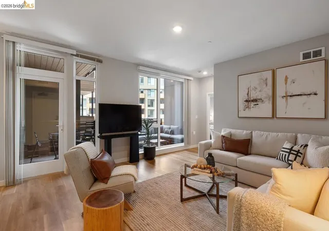 2nd image of 260 Brooklyn Basin Way #556, Oakland, CA 94606 | MLS# 41140693