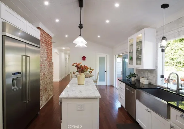 Photo 4 of Sale Pending at 300 Via Alcance, Palos Verdes Estates, CA 90274 | MLS# PV26146472 | Listing updated on 2026-10-01