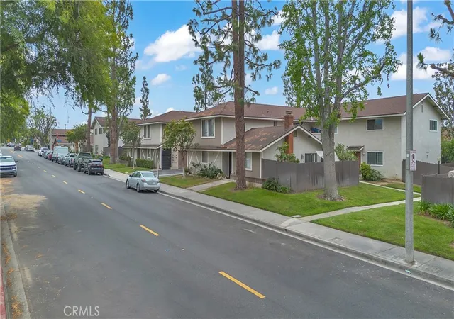 Listing Photo 4 - Condo for sale in building located at 174 W Grv St, Pomona, CA 91767 - Unit #4