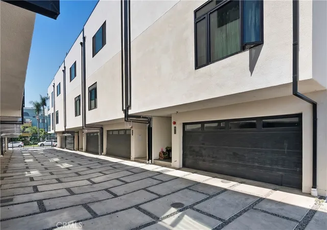 Photo 3 of Single family home for sale at 6511 N Contour, North Hollywood, CA 91606 | MLS# SR26147264 | Listing updated on 2026-09-21