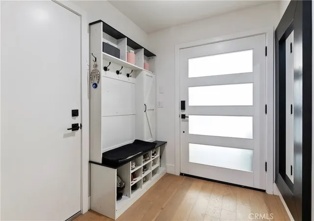 Photo 3 of Single family home for sale at 6511 N Contour, North Hollywood, CA 91606 | MLS# SR26147264 | Listing updated on 2026-09-21