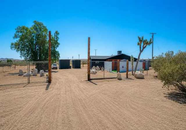 2nd image of 1587 Deer Trl, Yucca Valley, CA 92284 | MLS# 219150034DA