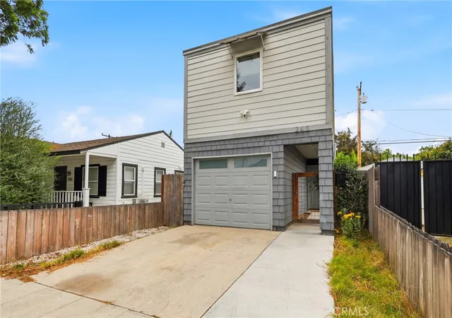 Photo 2 of Single family home for sale at 243 E Home, Long Beach, CA 90805 | MLS# SB26146876 | Listing updated on 2026-09-27