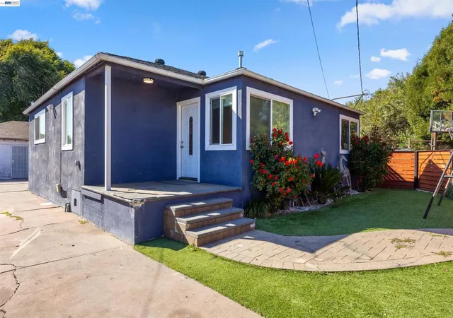 Photo 1 of Single family home for sale at 2909 21st, San Pablo, CA 94806 | MLS# 41140746 | Listing updated on 2026-09-28