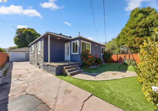 Photo 3 of Single family home for sale at 2909 21st, San Pablo, CA 94806 | MLS# 41140746 | Listing updated on 2026-09-28