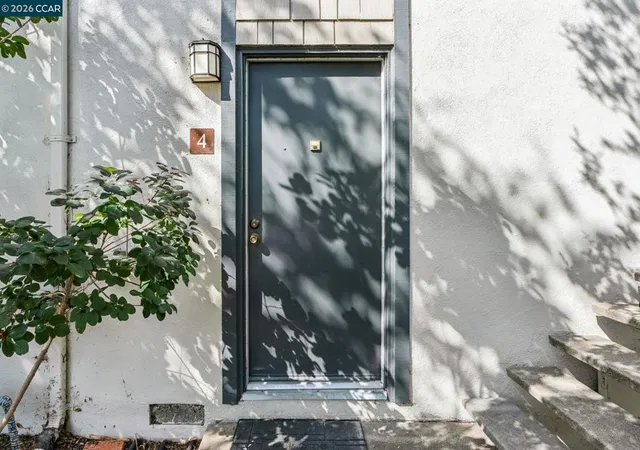 Photo 3 of Sale Pending at 2035 Sierra Rd #4, Concord, CA 94518 | MLS# 41140747 | Listing updated on 2026-10-03