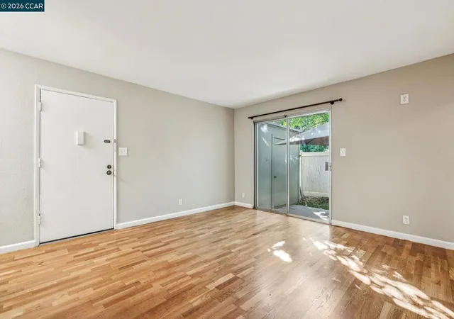 Listing Photo 5 - Condo for sale in building located at 2035 Sierra Rd, Concord, CA 94518 - Unit #4