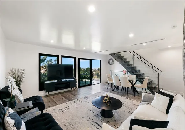 Photo 3 of Single family home for sale at 8960 Crescent Dr, Los Angeles, CA 90046 | MLS# SR26147812 | Listing updated on 2026-09-14