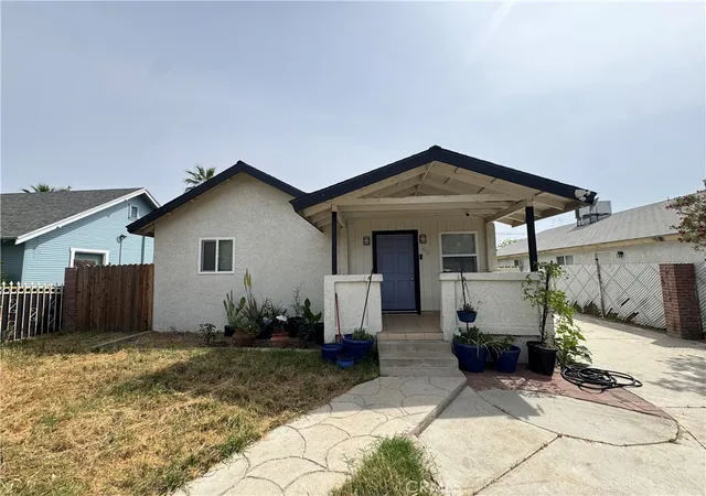 Photo 1 of Sale Pending at 412 Beech, Bakersfield, CA 93304 | MLS# SR26146932 | Listing updated on 2026-09-01