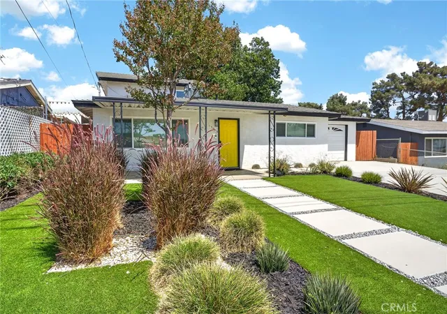 1st image of 12425 18th St, Yucaipa, CA 92399 | MLS# IG26148200