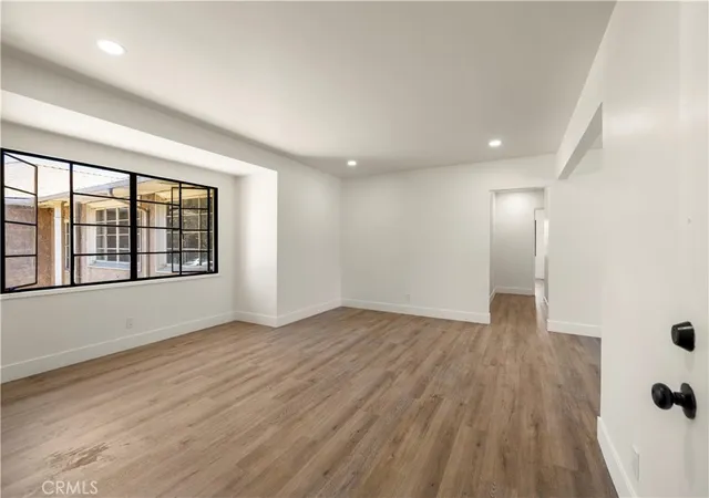 Listing Photo 4 - Condo for sale in building located at 4072 Hillcrest Dr, Los Angeles, CA 90008 - Unit #C