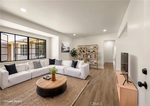 Listing Photo 5 - Condo for sale in building located at 4072 Hillcrest Dr, Los Angeles, CA 90008 - Unit #C