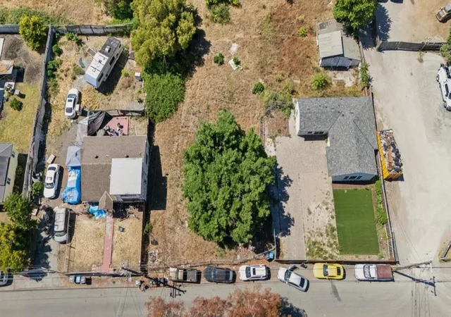 2nd image of 990 Garden St, East Palo Alto, CA 94303 | MLS# ML82053365