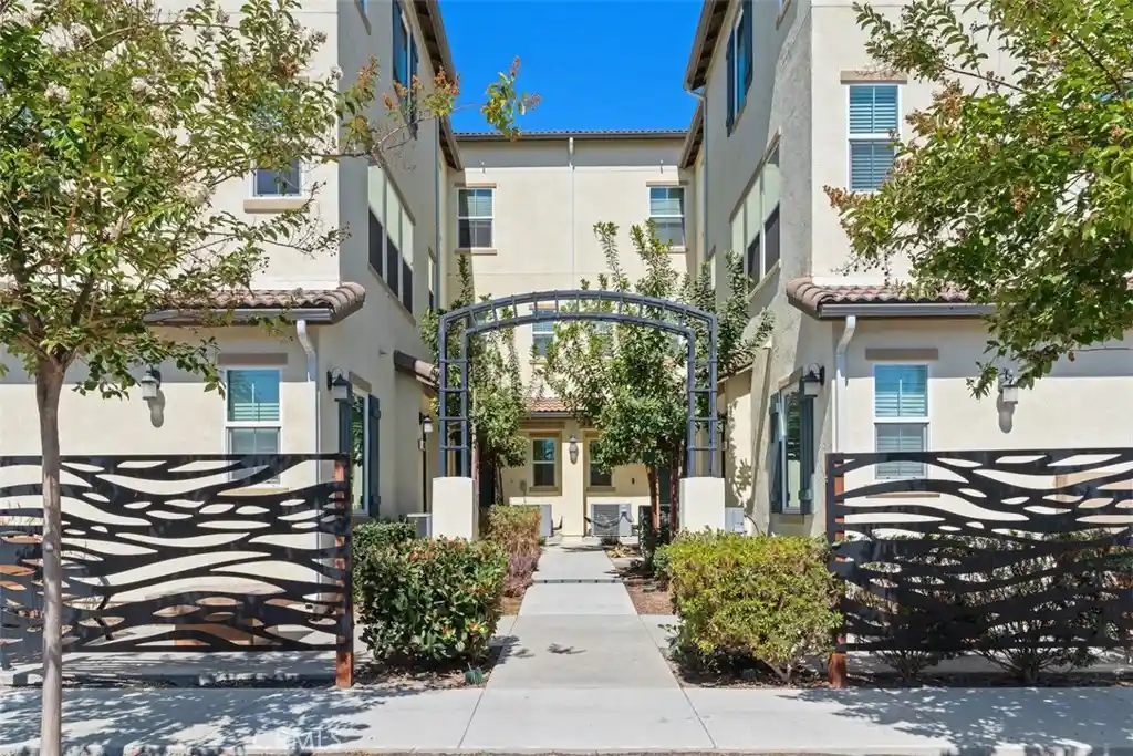Listing Photo 2 - Condo for sale in 784 N Ethan located at 784 N Ethan, Anaheim, CA 92805 - Unit 784 N Ethan