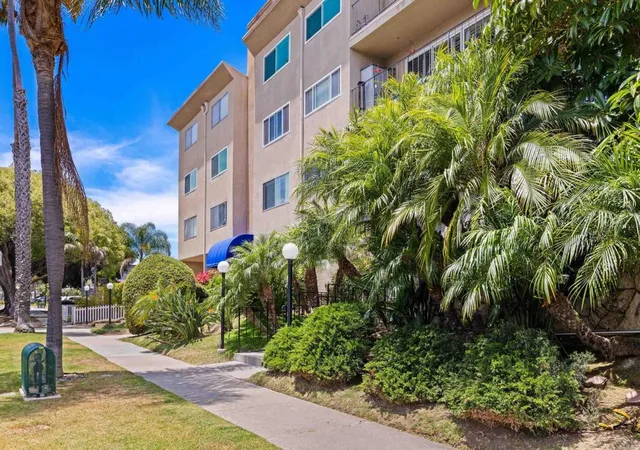2nd image of 1830 Thomas Ave #2F, San Diego, CA 92109 | MLS# NDP2606491