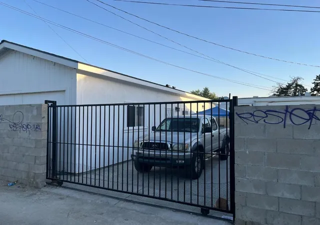 2nd image of 509 King St, Bakersfield, CA 93305 | MLS# ML82053444