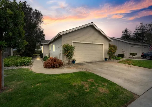 1st image of 729 Helen Dr, Hollister, CA 95023 | MLS# ML82053452