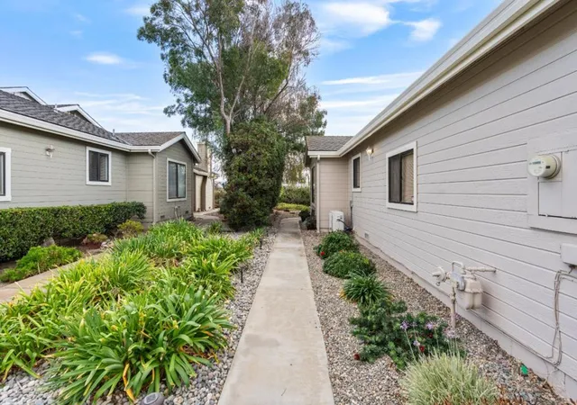 3rd image of 729 Helen Dr, Hollister, CA 95023 | MLS# ML82053452