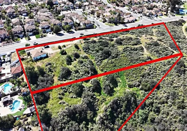 3rd image of 945 E J St, Chula Vista, CA 91910 | MLS# 260016544SD